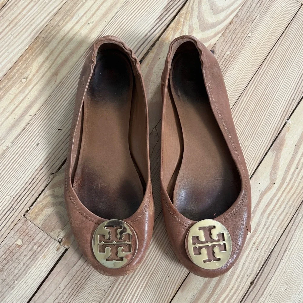 Tory Burch Reva Tan Leather Ballet Flats Gold Logo Medallion Round Toe Shoes - Picture 5 of 11